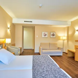 4* מלון Guadalmedina